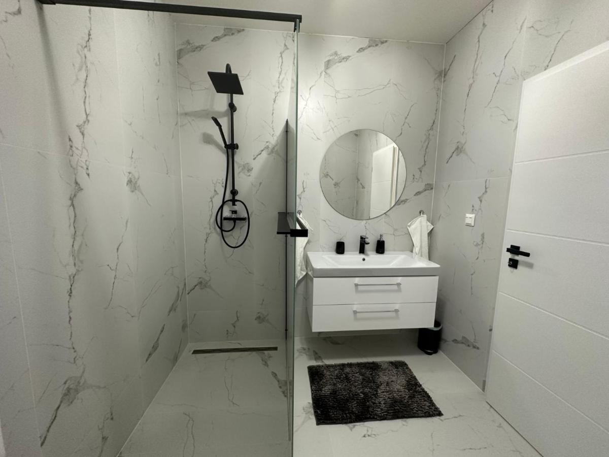 Klimatizovany Apartmanovy Dom S Virivkou, 9A 塞内奇 外观 照片