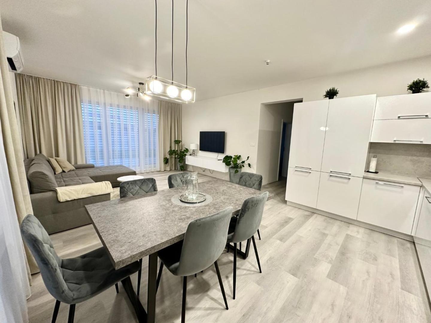 Klimatizovany Apartmanovy Dom S Virivkou, 9A 塞内奇 外观 照片